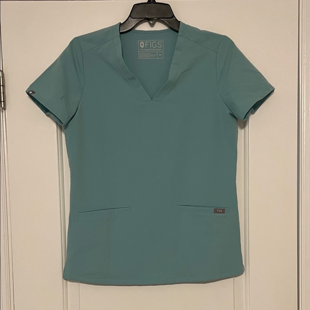 Figs Casma Three-Pocket Scrub Top size XS